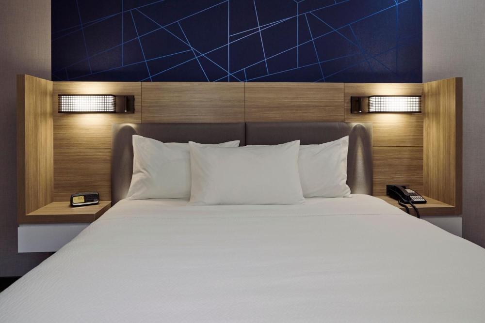 King Suite with Trundle Bed interior